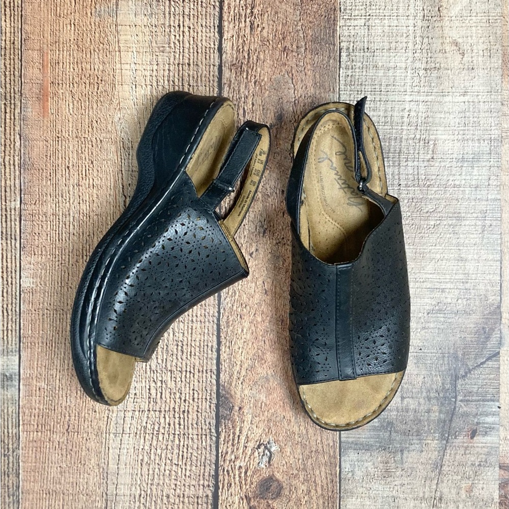 Natural Soul Black Perforated Slingback Sandals